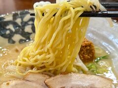 でもここは正解だったなぁー

あごだし白湯ラーメンのひばりさん。
上品なラーメンという感じ。

この麺の角っちょがきっちりしてるのが
口の中でわかるんですよ。
そのためか食感がいいの。