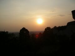 17:11 アンコールワット プノンバケンの夕日