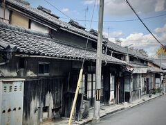 古びた町屋造りの家並　中々渋い