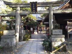 御所に行くまでに神社がありました。
参りました