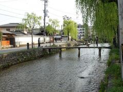 　一本橋。「京都人の密かな愉しみ Blue 修業中　門出の桜」では白川の桜が登場しますが、もう少し上流の「もっこ橋」辺りで撮影されたようです。