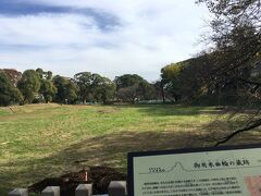 東口には小田原城址公園に向かう駅前通りがあり、通り沿いに商業施設が並んでいます。
都市軸を歩く予定の2022年、最後に歩く都市軸は「お城通り」になります。
お城通りを5分ほど南下すると、小田原城址公園の北入口に着きました。
