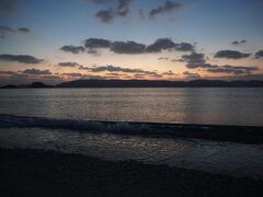 朝、あさァ～～～。AM6:20

古座間味海岸まで出掛けて、朝陽を見に来ました。
