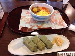 　お腹が空いたので、大和鮨夢宗庵に寄りました。
　大和鮨夢宗庵はレストランで、柿の葉寿司だけではなくお弁当・御膳・会席・鍋など季節の彩りをゆったりと楽しめます。