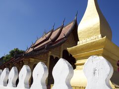 朝食後は少し昼寝をして寝不足を解消し、お昼前に寺巡りに出発。村上氏の前掲書では、とにかくゆっくりと時間をかけて寺院をめぐることを勧めている。自分が見たいものをみつけて、時間をかけて想像力を働かせて見ていくと面白い、ということらしい。
古都だけあって、お寺はいたるところにある。まずはホテル近くの「ワット・セーン」へ。
