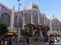 1928年にモデルニスモ様式で建てられた「バレンシア中央市場」。
