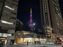 東京都港区虎ノ門『オランダヒルズ森タワー』

今夜の東京タワーはキンキ キッズのメンバーカラーの赤と青
「Kinki Kids Premium Light uP」☆彡

小文字の「u」です。

その下にはセブチ♪