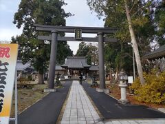 城内には藩祖を祀る「戸澤神社」がありました。
城内に神社があるという点は、米沢城跡や松江城などとも似てますね。