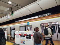 京成線経由で横浜、さらにみなとみらい線で、
日本大通り駅にやって来ました。
自宅から1時間30分ちょっと。車より早いです。