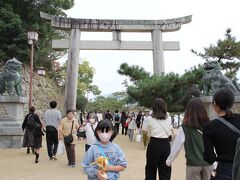 厳島神社の入口の入口。
また後でこちらは来ましょう。