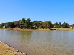 突然広い池が現れた。
無量光院跡

