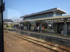 七井駅。
宇都宮から益子に行く路線バスがこの駅前を通るので、ここから列車に乗る案もあったが、時間が合わなかった。