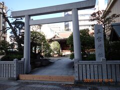 神戸大丸の斜め向かいに三宮神社があります。三宮神社鳥居です。