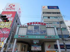 【尼崎中央商店街】

阪神ファンの聖地(笑)
日本一になってからだいぶたつので、すでに優勝気分ではないのですが、人通りも多く賑わってます。