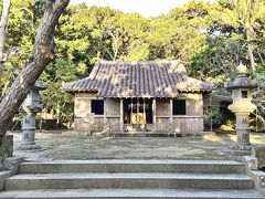 続いて、歩いて数分の「冨崎観音堂」

神社まで沖縄スタイルで、なんだかいい雰囲気☆
ありがたい。