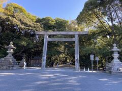 ２日目の朝、熱田神宮に来ました。