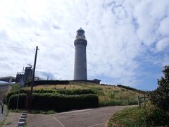 角島大橋を渡り角島へ。
目的地角島灯台が見えてきました。