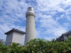 角島灯台。
２４ｍの高さまで荒磨きの花崗切石で作られた地上３０ｍの塔。
明治９年に点灯した当時は日本海側では初めての大型灯台だったそう。