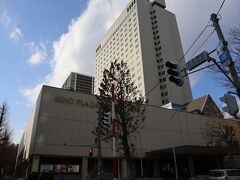 宿は、駅から徒歩5分程の京王プラザホテル札幌