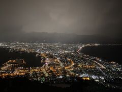 16:00 ホテルからタクシーで函館山のロープウェイへ
ロープウェイは往復￥1800-
とっても寒くて長時間の滞在は大変！なんとか夜景を撮影しました。