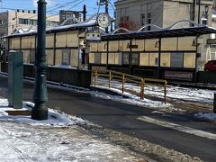 11:00にホテルをチェックアウト
まずは函館駅のコインロッカーに荷物を預けました。
市電に乗って十字街へ
市電もSuica対応可でした。