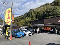 夫の強い希望で「来久軒」に豚骨ラーメンを食べに来ました。御船山の近くです。