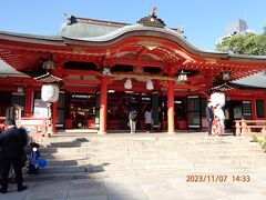 相楽園から生田神社まで歩いて10数分で着きます。意外と近かったです。