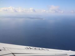 １時間ほどのフライトで奄美大島の北端が見えてきました