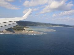 機体は奄美大島のコバルトブルー海岸を眺めながらランディング