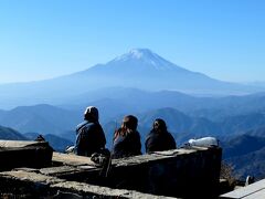 塔ノ岳山頂から望む富士山

ここからのこの眺め、何度来ても、やっぱりいいなぁ
