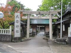 水木しげるロードが一本港側に入ったところに鎮座する「大港神社」で海上の安全を守る神様といわれています。