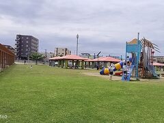 ブルーシールの近くに大きな公園がありましていきました
パイナガマ海空すこやか公園