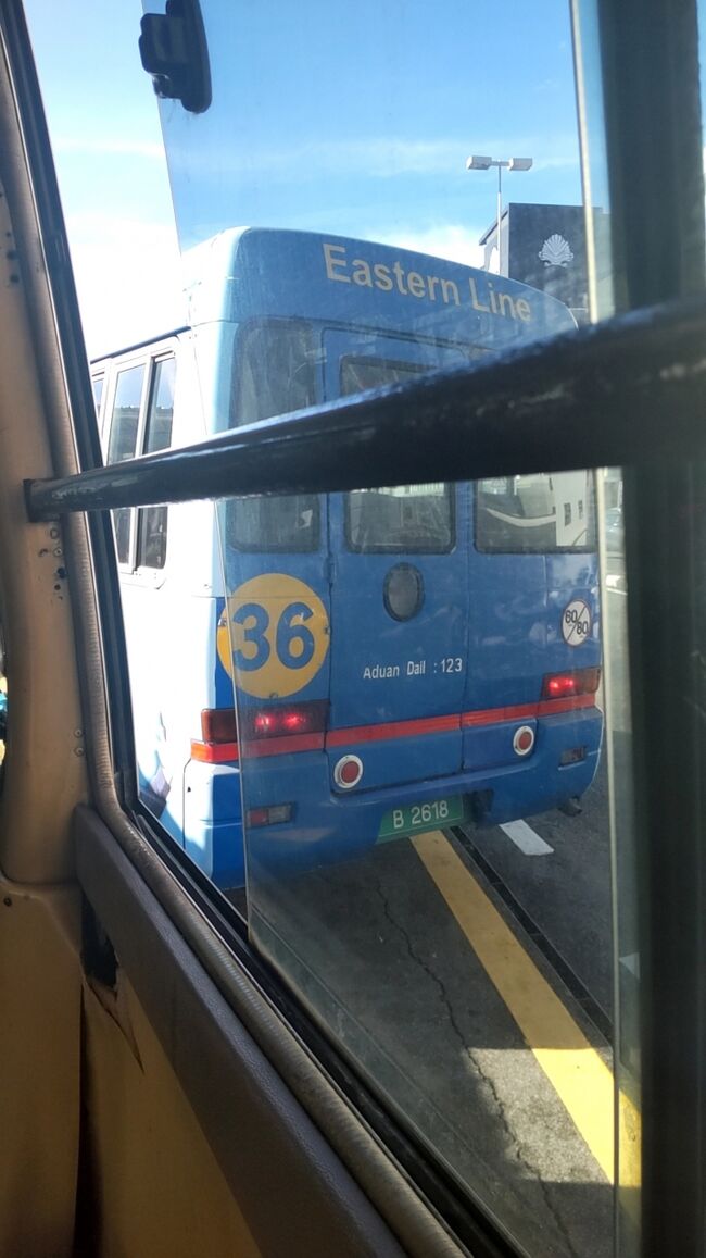 わたくし　の　　明日　予約　している　ホテル は<br />何か<br />ショッピングモール 　などが　  　ある　　<br />エリア     らしいですが？<br /><br />外の　風景 に<br />店　などが　増えてきたら　<br />降りようと　　　　構えます ～