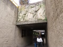 早速塩の教会に入ってみます。