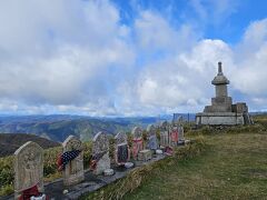 束の間の空中散歩を楽しみ、再び雲の中へ。