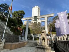 出口を出てすぐのところにある乃木神社。