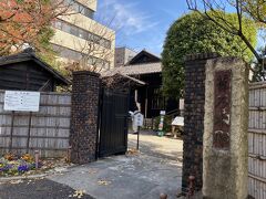 神社の横には実際乃木大将夫妻が住んでいた邸宅があります。