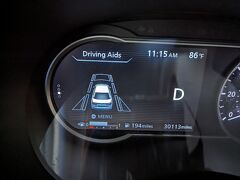 [3]2023.12.09 Hertz Car Rental Return Point
ハイアット地下にあるHertzにレンタカーを返却する。借り出し時、「満タンでないから、同じ目盛りまで入れれば良い」と言われていた。
後で領収証を見ると、"借出し時63% 返却時58%"となっていたが、不足分の請求はなかった。目分量目測で、ええ加減だから当然である。
