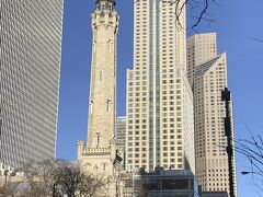 ウオータータワー。シカゴ大火の時に焼け残った唯一の公共建築物。