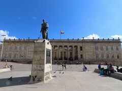 国会議事堂。手前はボリバル像。
撮影中話しかけてくる人がいたのでカメラをしまって速やかに移動。