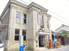 旧醒井郵便局局舎
滋賀県米原市醒井592
創建：1915（大正4）年
改築：1934（昭和9）年など
設計：ウィリアム・メレル・ヴォーリズ（創建時）
構造：木造二階建、改築時にモルタル貼り
国登録有形文化財（建造物）
