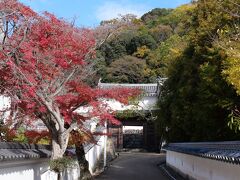 まずは龍野城へ。
龍野城の旧二の丸に当たる場所には、裁判所がありました。
城跡に市役所などは珍しくないですが、裁判所は珍しい。