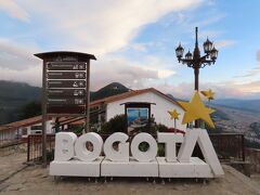 展望台にはBOGOTAのオブジェがありました。