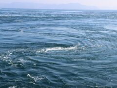 海を見下ろすと渦潮も見え始めてきました。