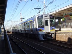 駅まで戻ってきた。
大阪狭山市駅は区間急行以下の電車が停車し、日中は1時間当たり6本は停車する。高野線は難波から中百舌鳥駅までは本数が多いが、その先は本数が漸減する。