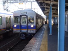 電車が来たのでこれで新今宮まで戻る。
人身事故があったらしくダイヤが乱れていた。