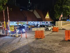 ホテルの相向かいのRestoran Nasi Kandar Pelitaへ
味は普通でした、ちょっと値段も高めでした。