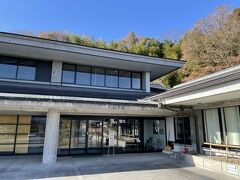 移動して世界遺産平泉へ
まずは平泉文化遺産センターで学習、この地自体が世界遺産構成資産の金鶏山麓になる