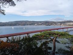 橋を渡った先の福浦島から見えた福浦橋