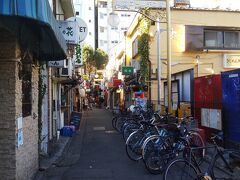 ゴールデン街も静か。